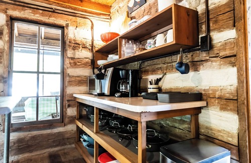 Dayton Cabin | Granddaddy's Cabin -ON THE BLUFF OF DAYTON MTN! 13 Minutes from Chickamauga Lake