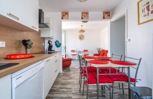 Soulac-sur-Mer House | Grande Maison a Deux pas de la Plage et de la rue Principale