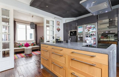 Combat House | Grande Maison Avec Terrasse, Quartier Exceptionnel