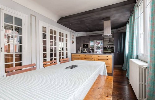 Combat House | Grande Maison Avec Terrasse, Quartier Exceptionnel