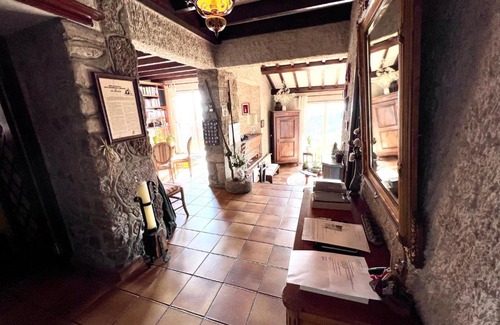 Aurec-sur-Loire House | Grande maison en pierre à la campagne, belle vue