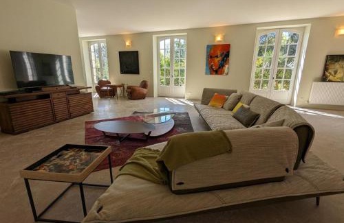 Pranzac House | Grande maison familiale avec piscine chauffée, wifi et parking à Pranzac - FR-1-653-284
