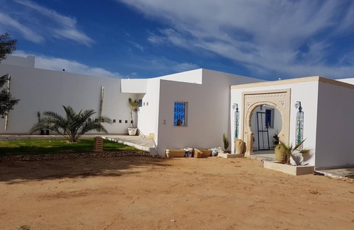 Mellita House | Grande Maison Meublée à Louer/6 Suites/piscine/grand Jardin/grande Capacité