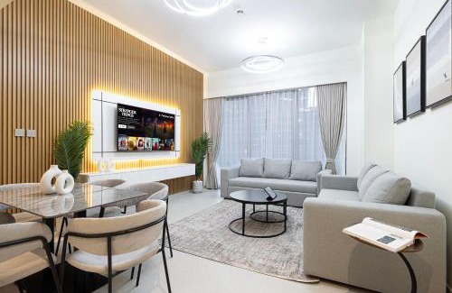 Downtown Dubai Apartment | Grande Signature by Emaar! Amazing Pool, Gym and Location!