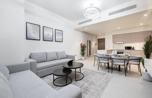 Downtown Dubai Apartment | Grande Signature by Emaar! Amazing Pool, Gym and Location!