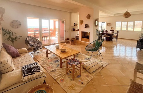 Imi Ouaddar Villa | Grande Villa en Première Ligne Plage
