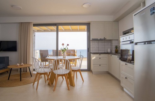 Mavros Kolimpos Villa | Grandiose dream villa with saltwater pool just a few meters from the beach