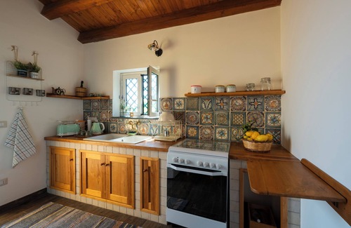 Puntalazzo House | Grandma Sara's Etna House, home at the foot of Europe's highest volcano