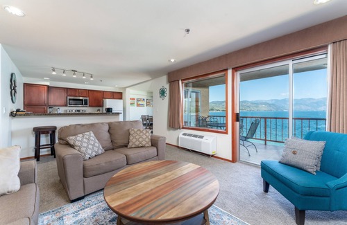 Chelan Condo | GrandView 302 - 2 Bedroom Waterfront condo
