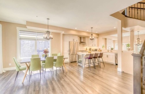 Canmore House | Grandview Getaway- private hot tub, luxe, view, group stay, 5BR, sleeps 12 -M1
