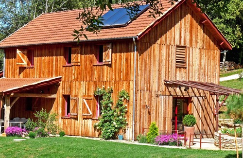 Sarlat-la-Caneda Cottage | GRANGE AUX AMIS in SARLAT, an ecolodge with a nice view of the DORDOGNE valley