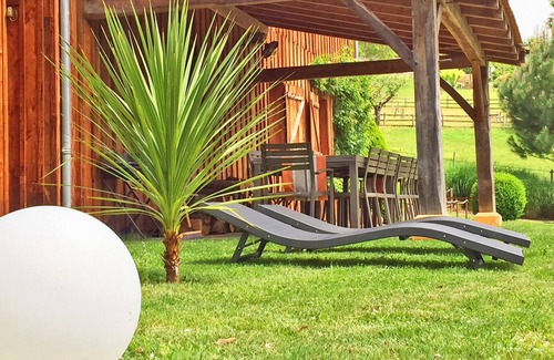 Sarlat-la-Caneda Cottage | GRANGE AUX AMIS in SARLAT, an ecolodge with a nice view of the DORDOGNE valley