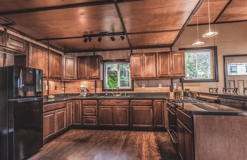 Seward Cabin | Granite Point Full Property