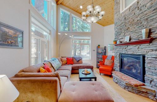 Yosemite National Park House | Granite Tranquility