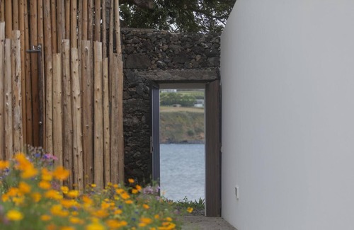Lagoa Apartment | Graviana- Pedra Lima Charminh House with garden and direct access to the sea