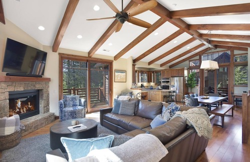 Mammoth Lakes Condo | Gray Stone: Luxury Single Family Home, Private Hot Tub