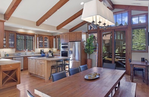 Mammoth Lakes Condo | Gray Stone: Luxury Single Family Home, Private Hot Tub