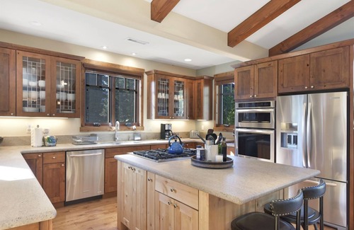 Mammoth Lakes Condo | Gray Stone: Luxury Single Family Home, Private Hot Tub