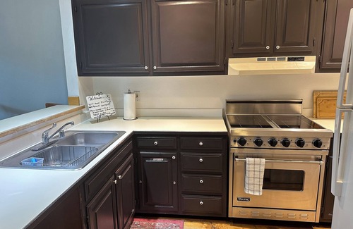 Whittier Condo | Great 2-bedroom condo with AC, WiFi, Parking in Downtown Boulder