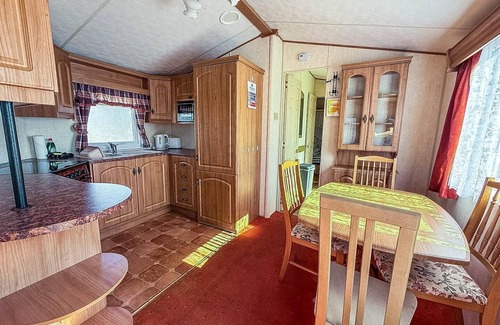 Hunstanton House | Great 6 berth caravan, perfect for a beach holiday in Hunstanton ref 13007L