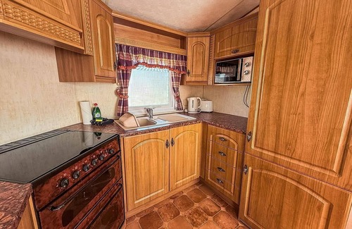 Hunstanton House | Great 6 berth caravan, perfect for a beach holiday in Hunstanton ref 13007L