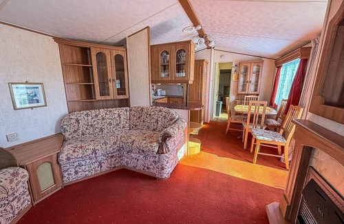 Hunstanton House | Great 6 berth caravan, perfect for a beach holiday in Hunstanton ref 13007L