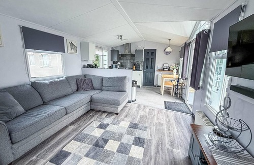 Great Yarmouth House | Great 6 berth spacious caravan with large outdoor space ref 50056L