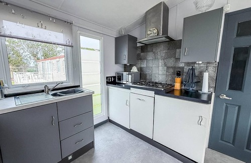 Great Yarmouth House | Great 6 berth spacious caravan with large outdoor space ref 50056L