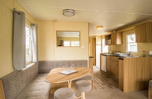 Clacton-on-Sea House | Great 8 berth caravan at Highfield Grange Holiday Park ref 26604P