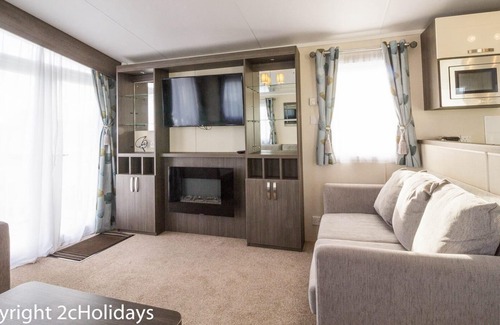 Hopton on Sea House | Great 8 berth caravan for hire at Haven Hopton in Norfolk ref 80035T