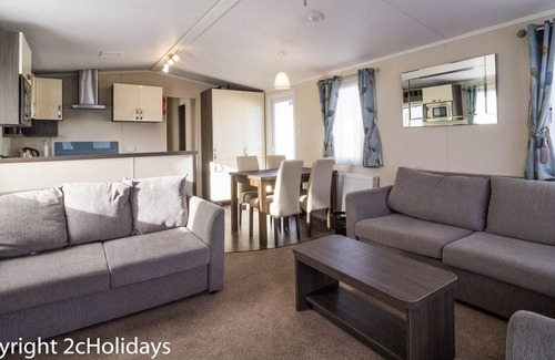 Hopton on Sea House | Great 8 berth caravan for hire at Haven Hopton in Norfolk ref 80035T