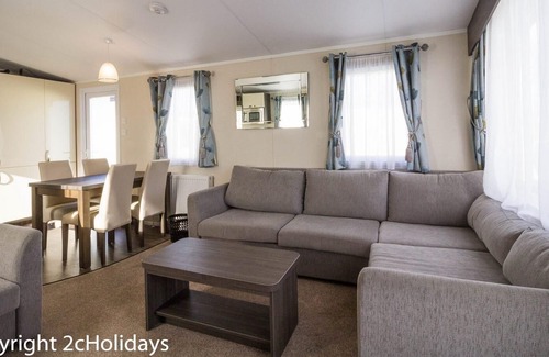 Hopton on Sea House | Great 8 berth caravan for hire at Haven Hopton in Norfolk ref 80035T