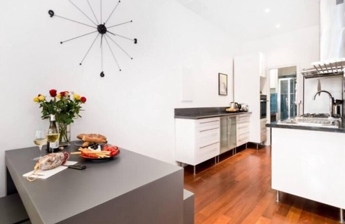 Old Town Apartment | Great Apt for 4 in NICE Old Town, AC