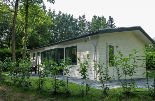 De Bult House | Great chalet with dishwasher, surrounded by forest