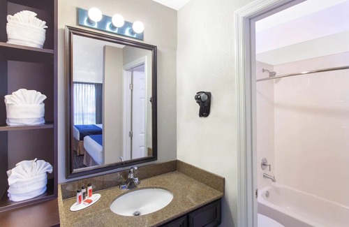 Florida Center Hotel | Great Deal! 2 Comfy Units, Close to Parks, Pool, Free Breakfast!