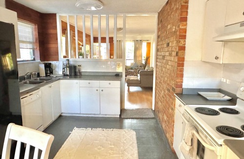 Knight House | GREAT DEAL! Park side home/7 mins from Downtown