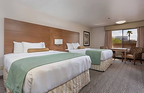 Yuma Hotel | GREAT DESERT STAY! COMFY AND MODERN UNIT, POOL, PARKING AND POOL