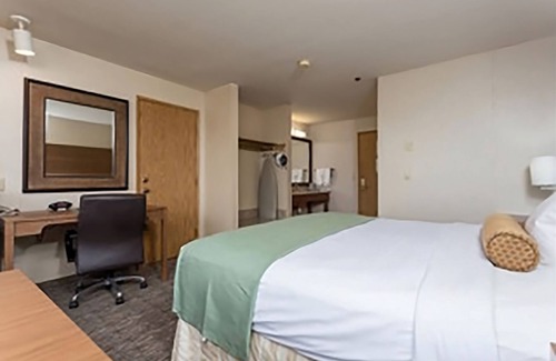 Yuma Hotel | GREAT DESERT STAY! COMFY AND MODERN UNIT, POOL, PARKING AND POOL