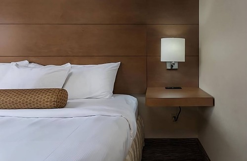 Yuma Hotel | GREAT DESERT STAY! COMFY AND MODERN UNIT, POOL, PARKING AND POOL