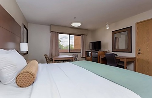 Yuma Hotel | GREAT DESERT STAY! COMFY UNIT, POOL, PARKING