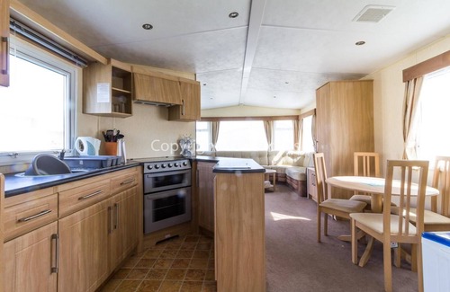 Lowestoft House | Great dog friendly caravan by the beach at North Denes in Suffolk ref 40097ND