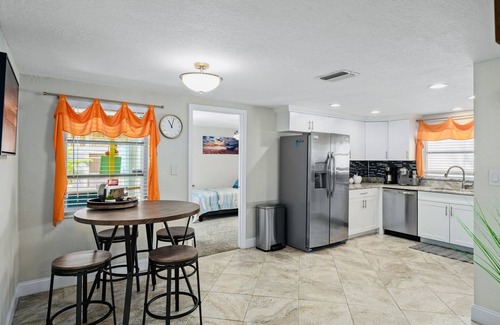 Regency Park House | 🌴 Great escape with private heated pool LOOK INSIDE