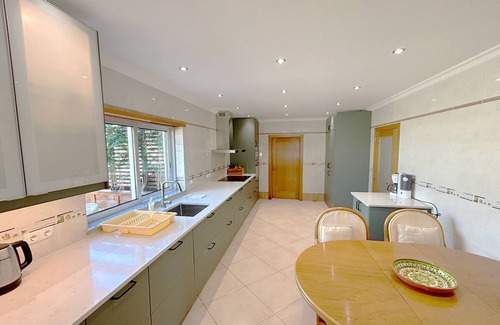 Porto de Mos House | Great Family 4 bedroom Villa w/private Pool, 5 to10 min walk to the Beach