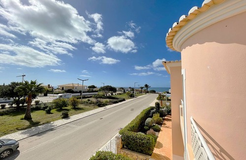 Porto de Mos House | Great Family 4 bedroom Villa w/private Pool, 5 to10 min walk to the Beach