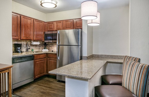 Round Rock Condo | Great for Business Travelers! Air-Conditioned King Suite + FREE Buffet Breakfast