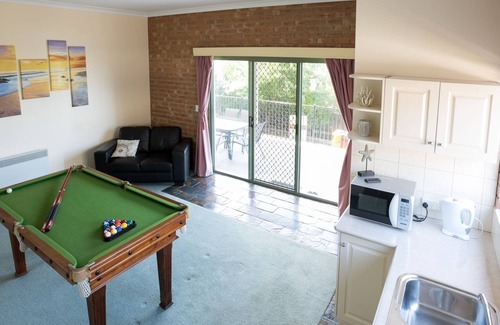 Lakes Entrance House | Great for families and large groups. Walk to town. Big house with heaps of room.