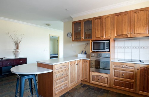 Lakes Entrance House | Great for families and large groups. Walk to town. Big house with heaps of room.