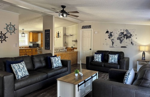 Put-in-Bay House | Great for Groups of 8! Full Deck and Grill. 3 BR 2 BA Home in Island Club IC5