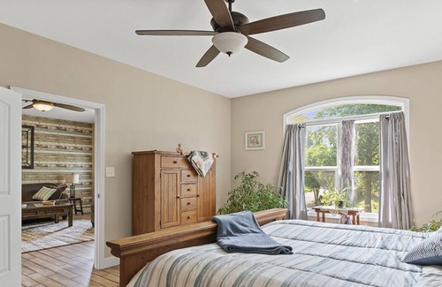 Kingston House | Great get away for relaxation at The Overlook