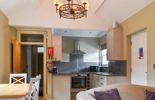 Aberystwyth Apartment | Great ground floor apartment in the heart of Aberystwyth with shared hot tub.
